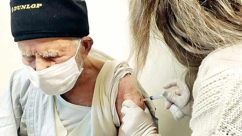 80 YAŞ ÜZERİ VATANDAŞLARIN AŞILANMASINA BAŞLANDI