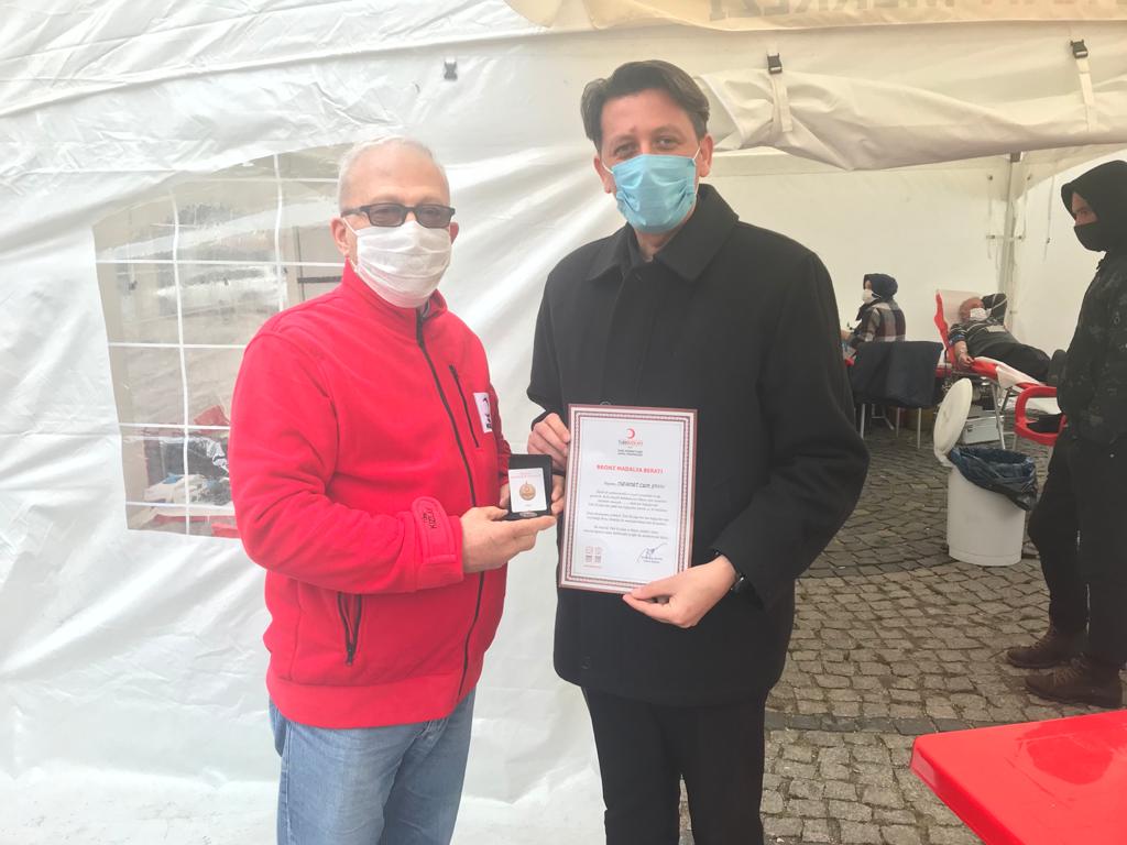 KIZILAY’DAN 10 KEZ KAN BAĞIŞI YAPANLARA BRONZ MADALYA