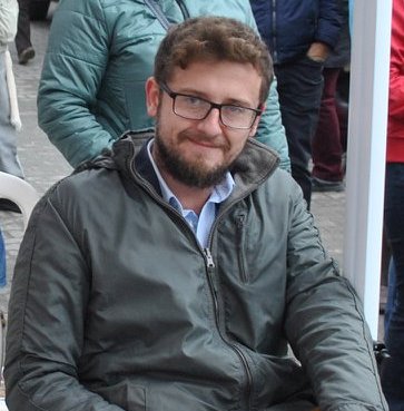 ORKAN ALGÜL YAZDI:BİZ İÇERDEYİZ ,DIŞARDA OLANLAR KİM!