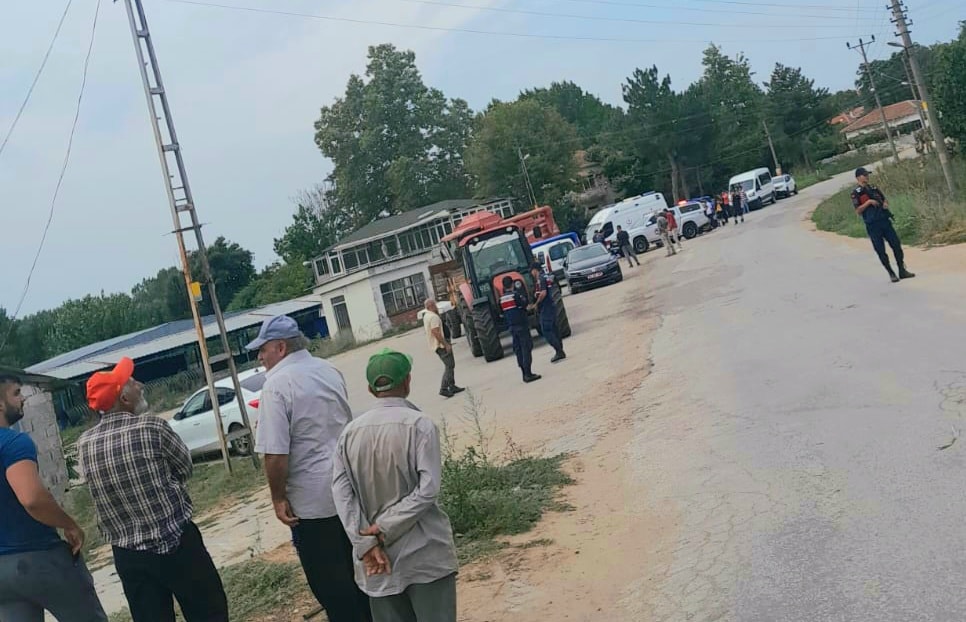 KÖY MEYDANINDA KORKUNÇ CİNAYET!