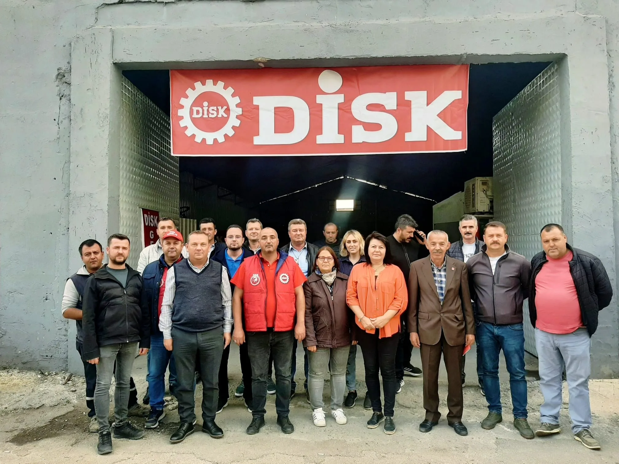 DİSK İŞYERİ TEMSİLCİLİĞİNDE KIRMIZI LİSTE KAZANDI