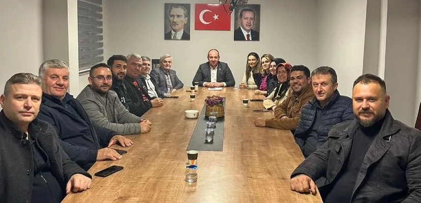 AK PARTİ YÖNETİMİ GÖREV DAĞILIMI YAPTI