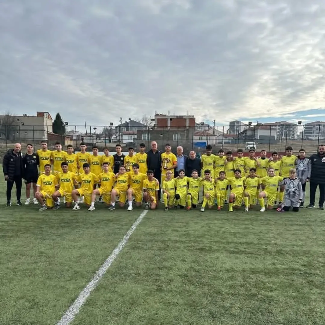 “UZUNKÖPRÜ MASTER SK, EDİRNE U-16 LİGİNİ ŞAMPİYONU