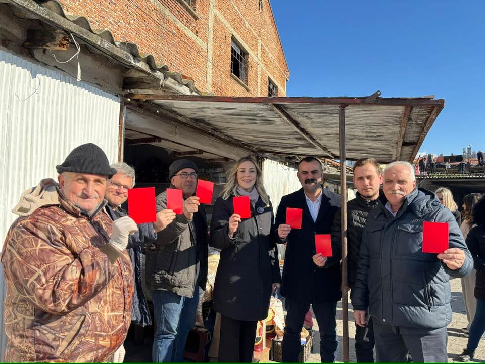 UZUNKÖPRÜ’DE CHP’DEN İKTİDARA  PAZAR YERİNDE KIRMIZI KART!