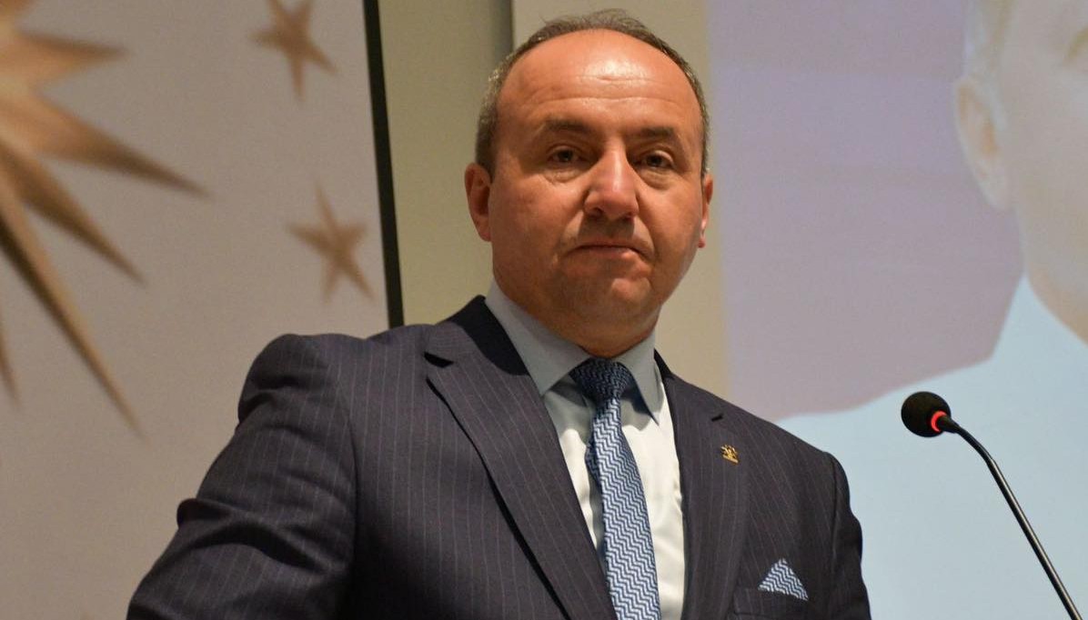 KURUŞAR’DAN BAŞKAN MARTİN’E JET  YANIT: MÜJDE BELEDİYE BAŞKANIMIZDAN OLSUN!’ YETER Kİ VATANDAŞIMIZLA HİZMETİ BULUŞTURALIM. ‘YAPARSA AK PARTİ YAPAR!’