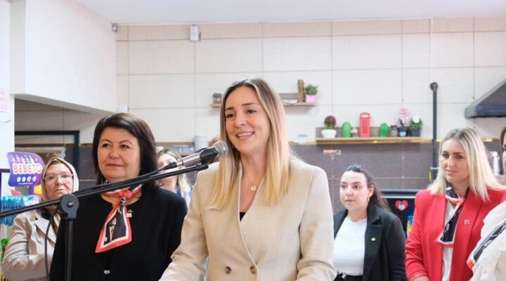CHP’Lİ KADINLAR ANNELER GÜNÜ KAHVALTISINDA BULUŞTU